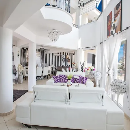 Mandali 7 Villa *